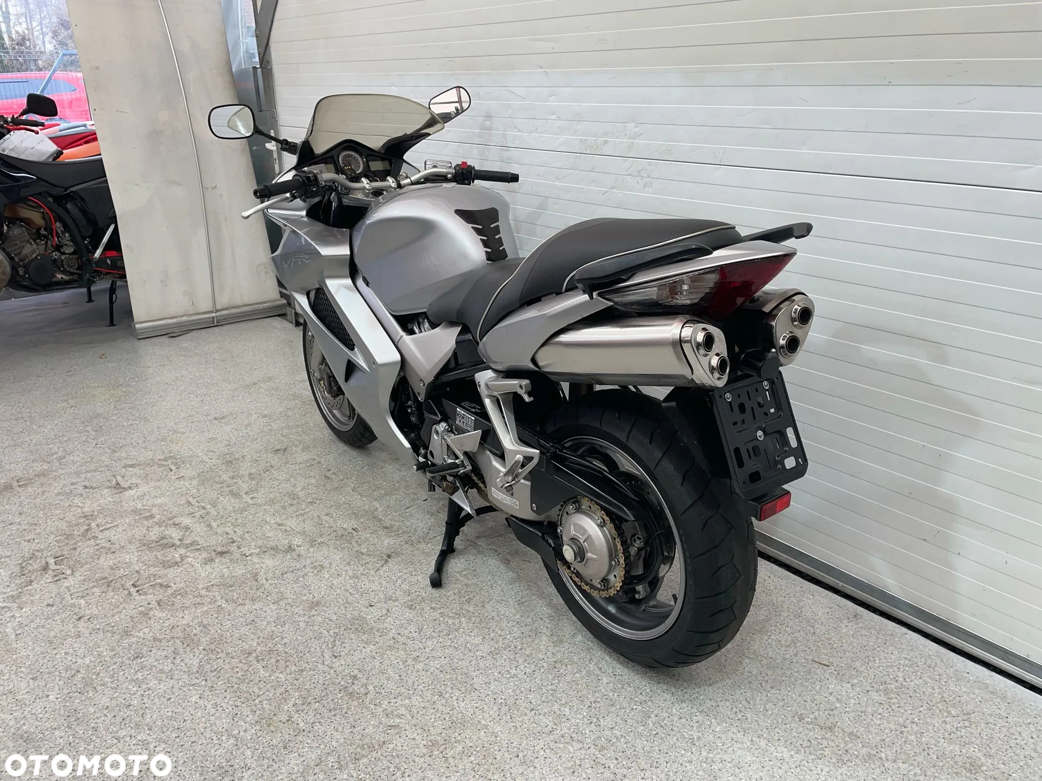 Honda VFR - 3