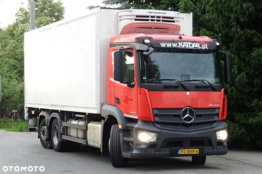 Mercedes-Benz Antos 2840 sypialna euro 6 kontener chłodnia 18 palet 3 osie - 26