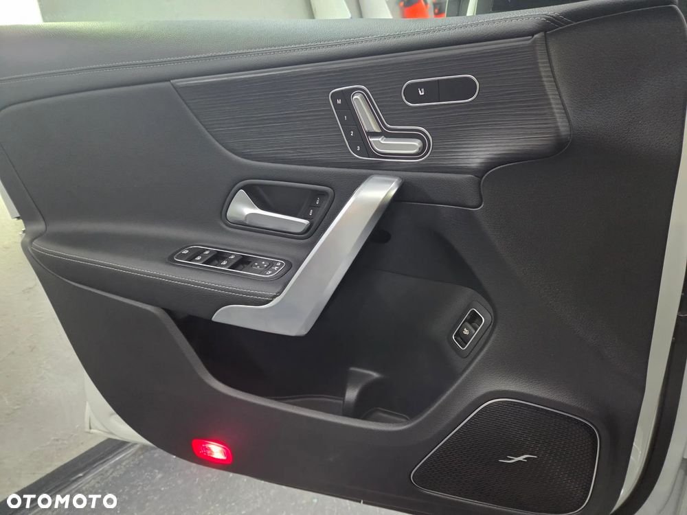 Mercedes-Benz CLA 220 4-Matic AMG Line 7G-DCT - 7