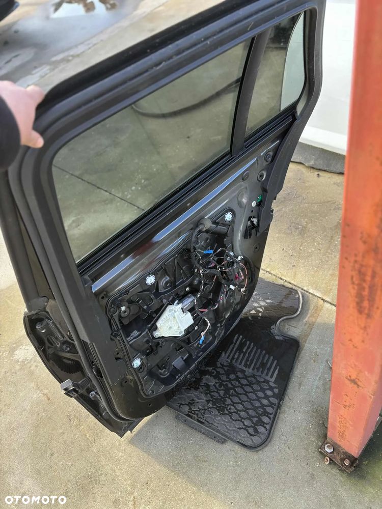 DRZWI PRAWY TYŁ BMW G31 KOLOR 668 - 6