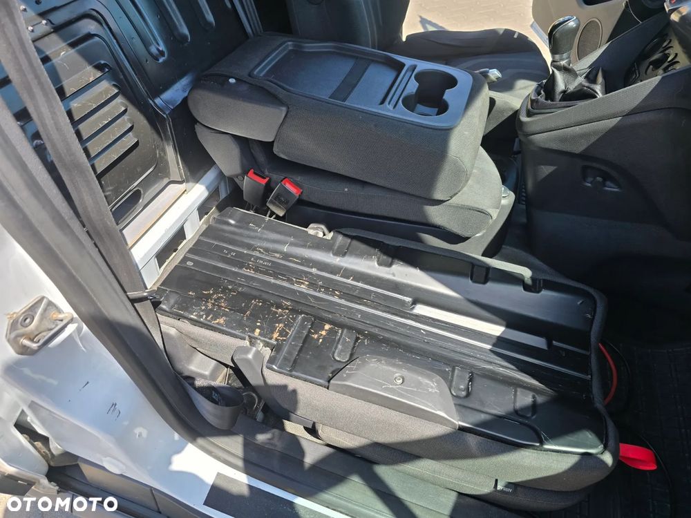 Ford Transit Connect - 19