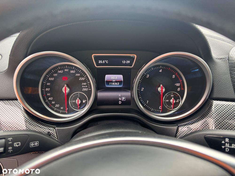 Mercedes-Benz GLS - 12