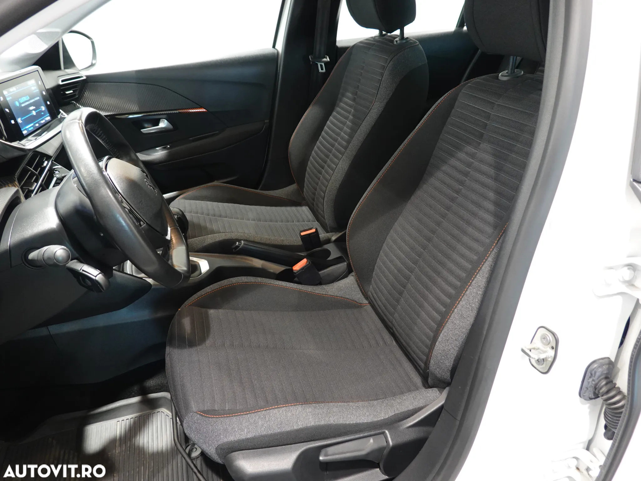 Peugeot 208 - 13