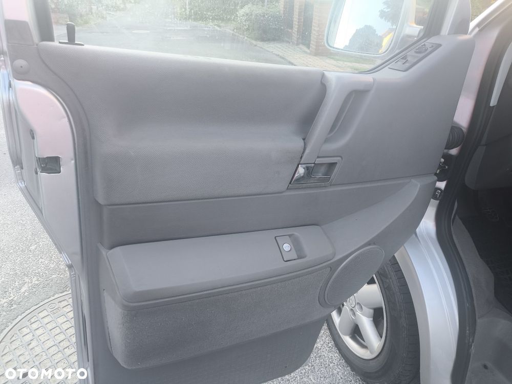 Volkswagen Multivan - 7