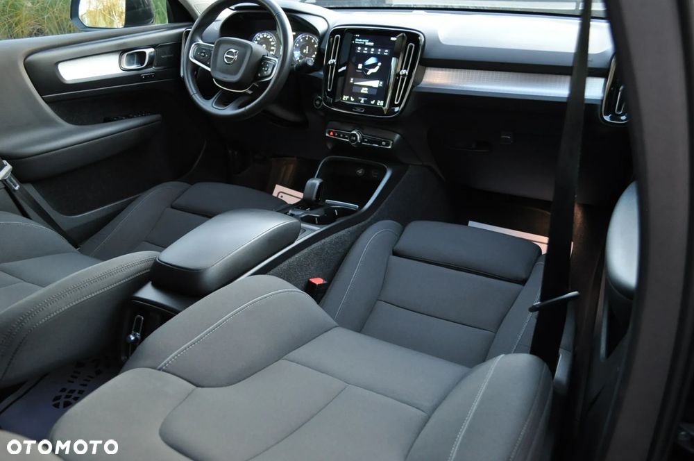 Volvo XC 40 T3 Momentum Pro - 32