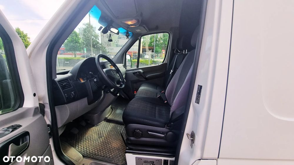 Mercedes-Benz SPRINTER - 16