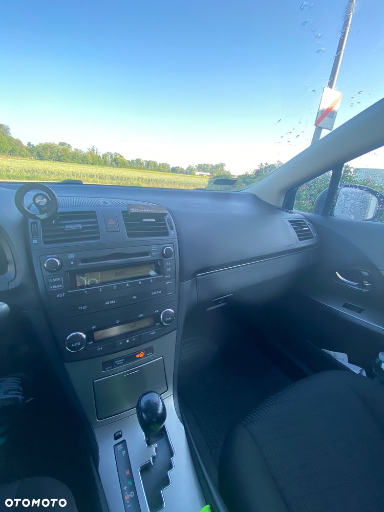 Toyota Avensis - 13