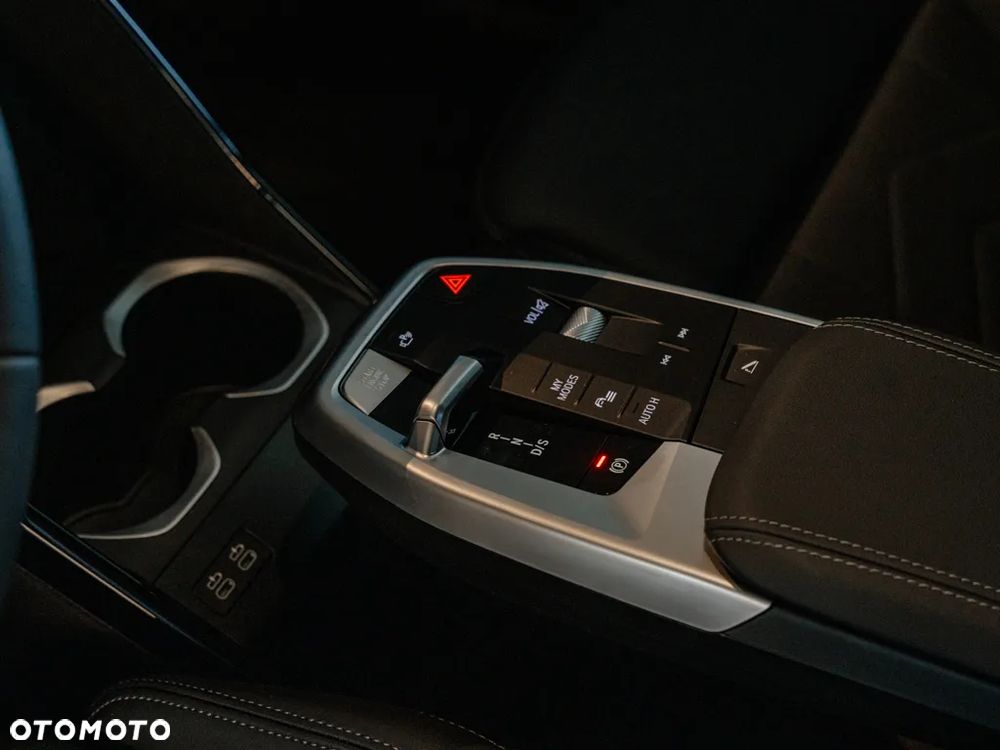 BMW X1 sDrive18i - 11