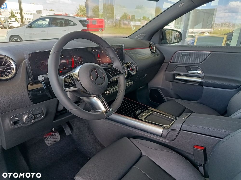 Mercedes-Benz GLA - 14