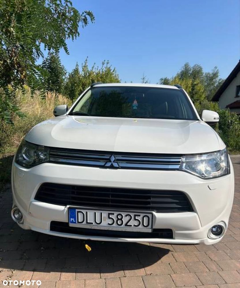 Mitsubishi Outlander 2.0 2WD CVT Invite - 2
