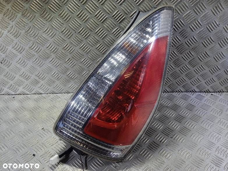 LAMPA PRAWA TYLNA MAZDA 5 - 1
