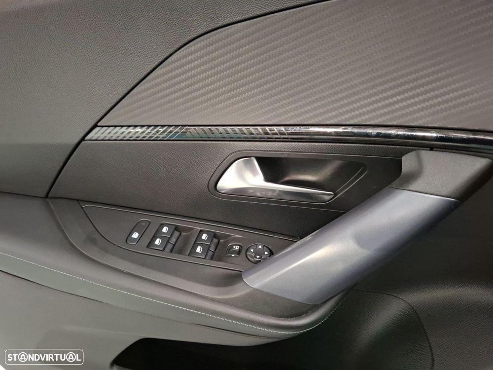 Peugeot 2008 1.2 PureTech Allure EAT8 - 23