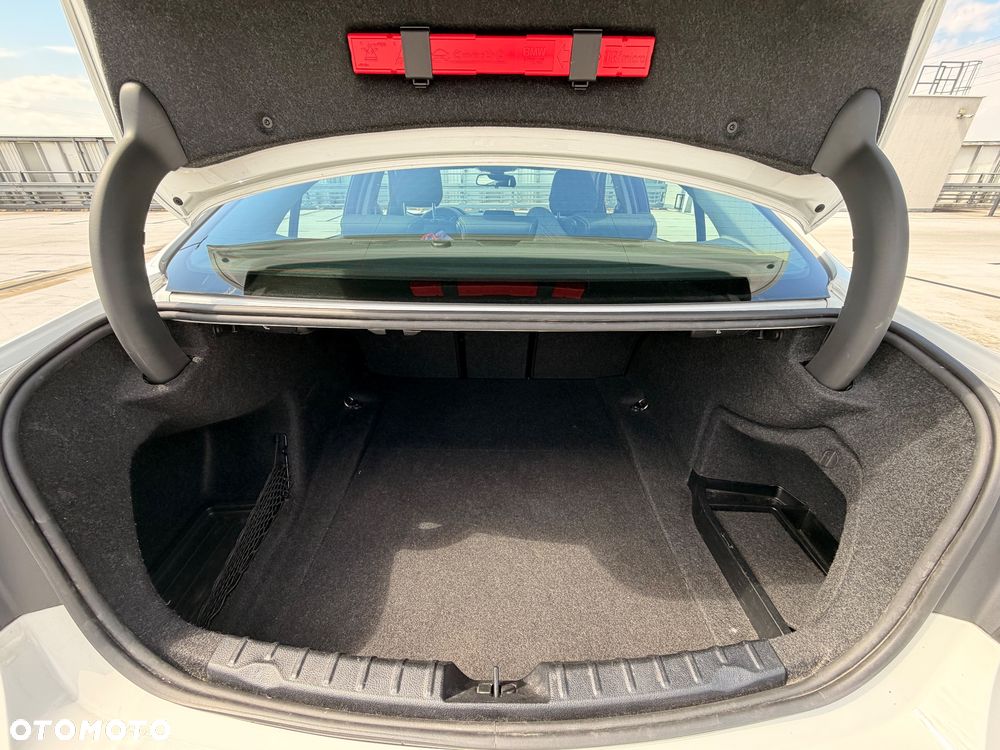 BMW Seria 3 318i - 13