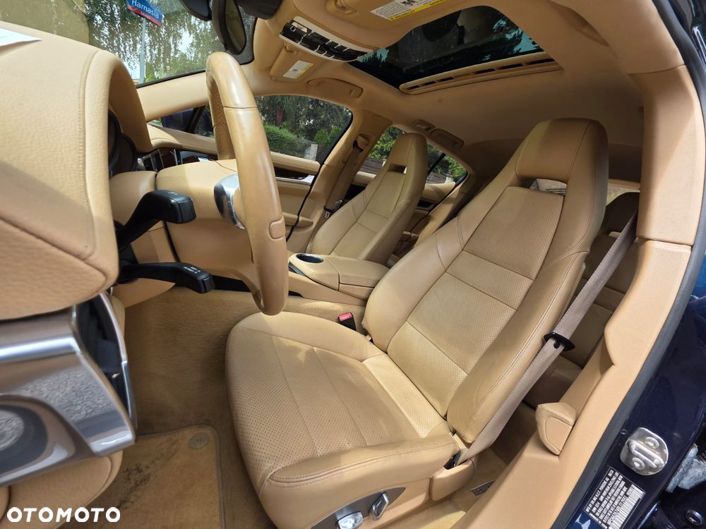 Porsche Panamera 4 PDK Platinum Edition - 18