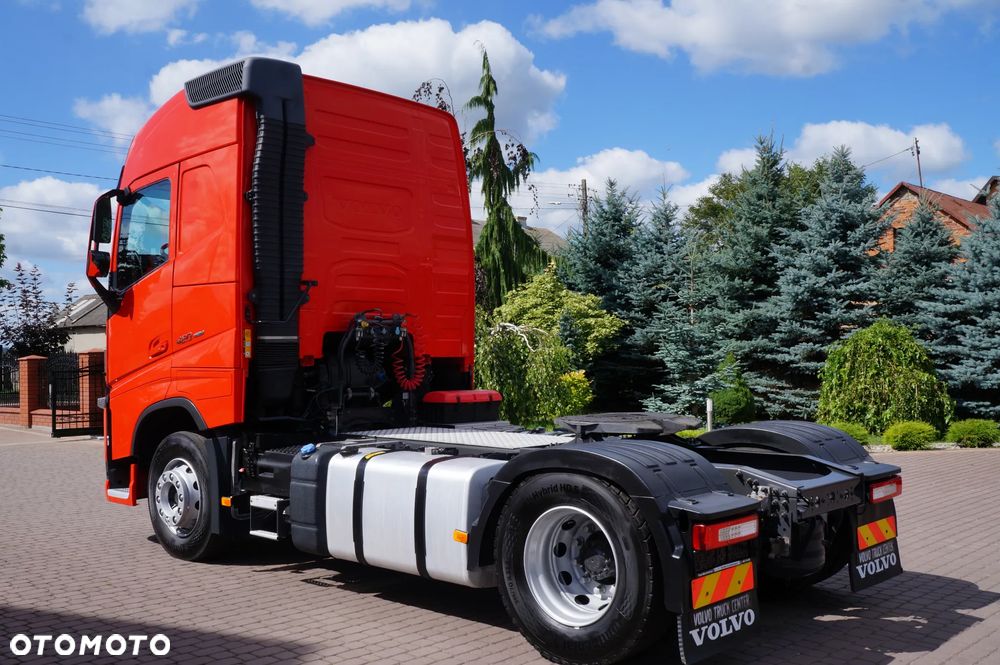 Volvo FH 4 EURO 6 GLOBETROTTER NISKI PRZEBIEG PEŁEN SERWIS - 3