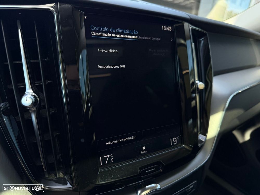 Volvo XC 60 2.0 T8 PHEV Momentum Plus AWD - 45