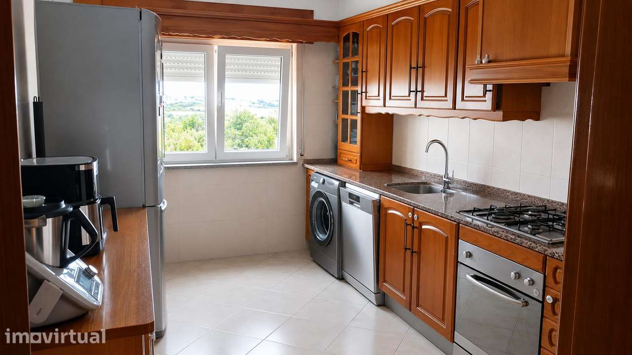 Apartamento T2 com Varanda, Estacionamento e Arrecadação - Grande imagem: 3/10