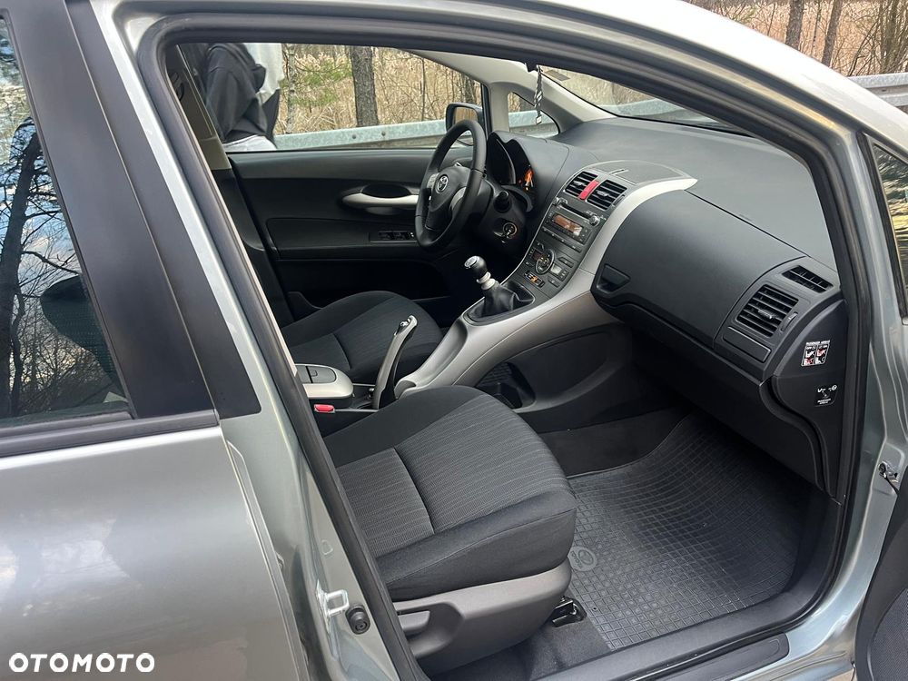 Toyota Auris 1.6 Executive - 9