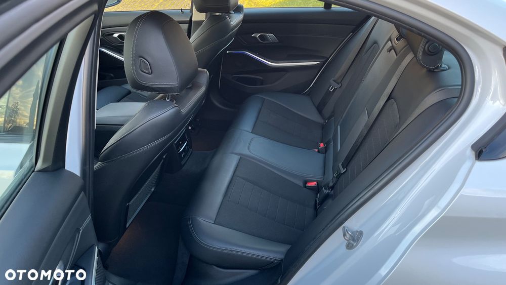 BMW Seria 3 320d Sport Line Shadow sport - 21