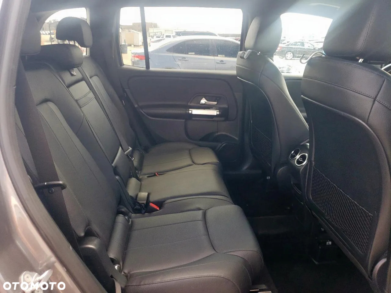 Mercedes-Benz GLB - 11