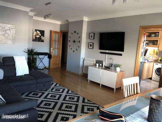 Arrendamento residencial de apartamento em travessa do Miradouro, 14