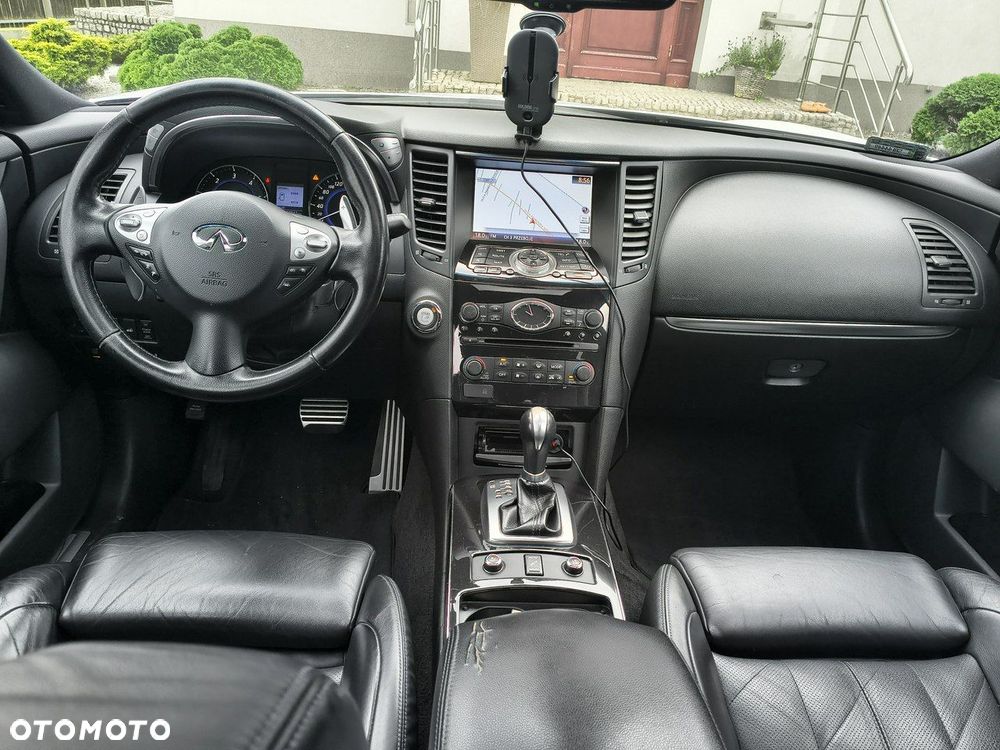 Infiniti QX70 - 6