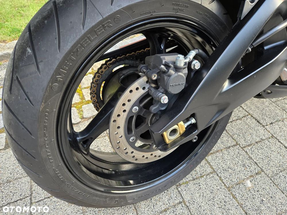Suzuki GSX - 27