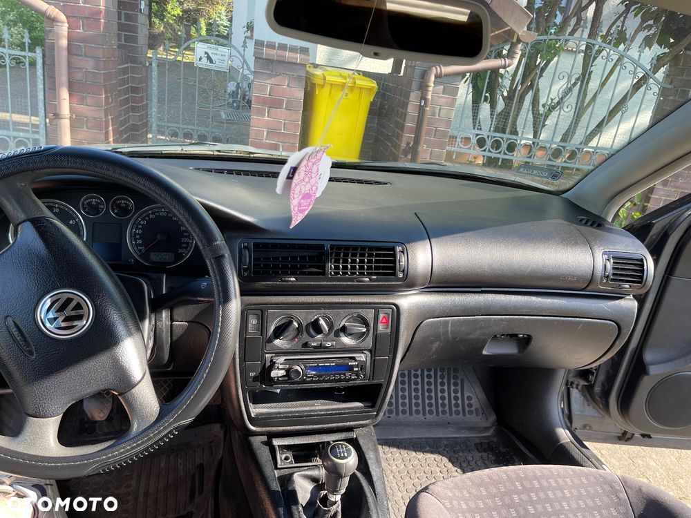 Volkswagen Passat 1.9 TDI Basis - 6