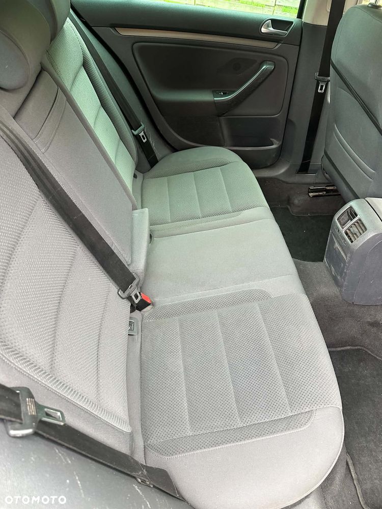 Volkswagen Golf 1.6 FSI Comfortline - 5