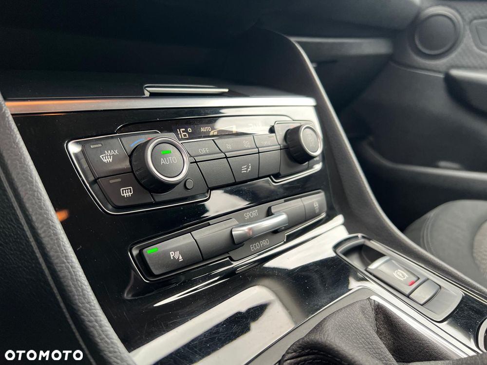 BMW Seria 2 218d Sport-Aut Sport Line - 16