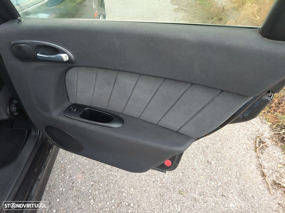 Alfa Romeo 156 Sportwagon 1.9 JTD - 10