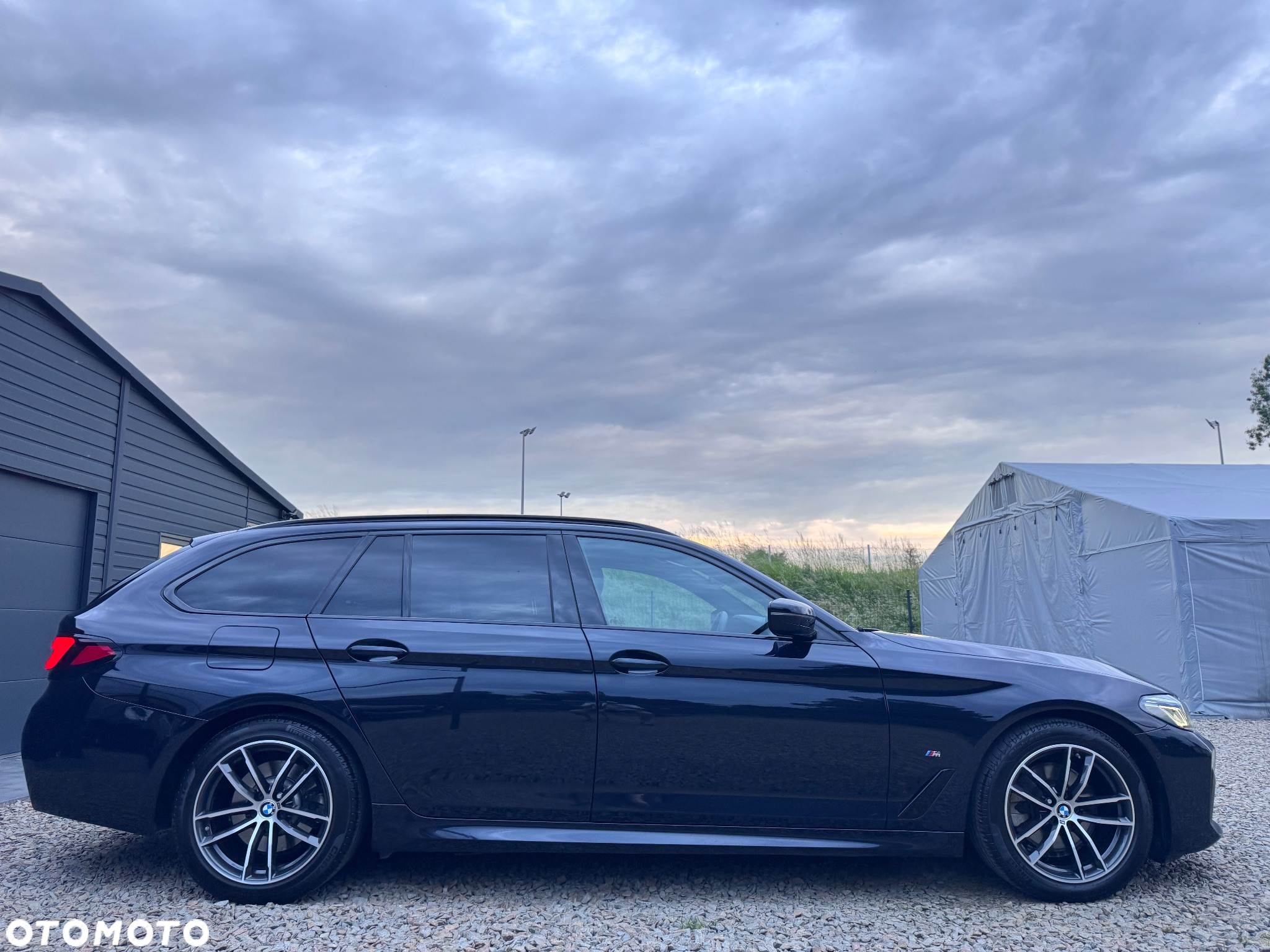BMW Seria 5 520d xDrive Touring M Sport Edition - 11
