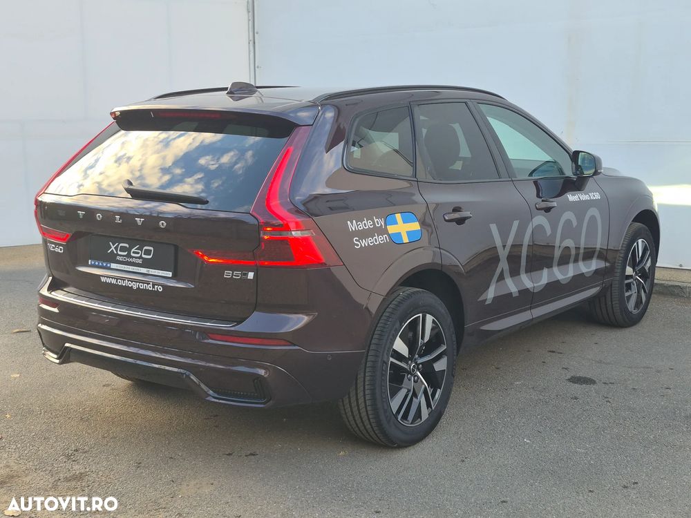 Volvo XC 60 B5 AT AWD MHEV Plus Dark - 11