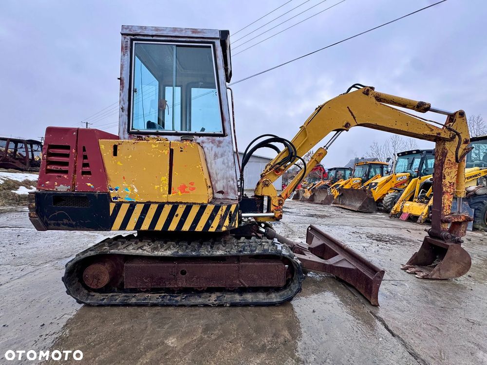 JCB 803** Minikoparka JCB 803** JCB 8030ZTS** Takeuchi 3T* MINIKOPARKA TAKEUCHI 3T* - 5