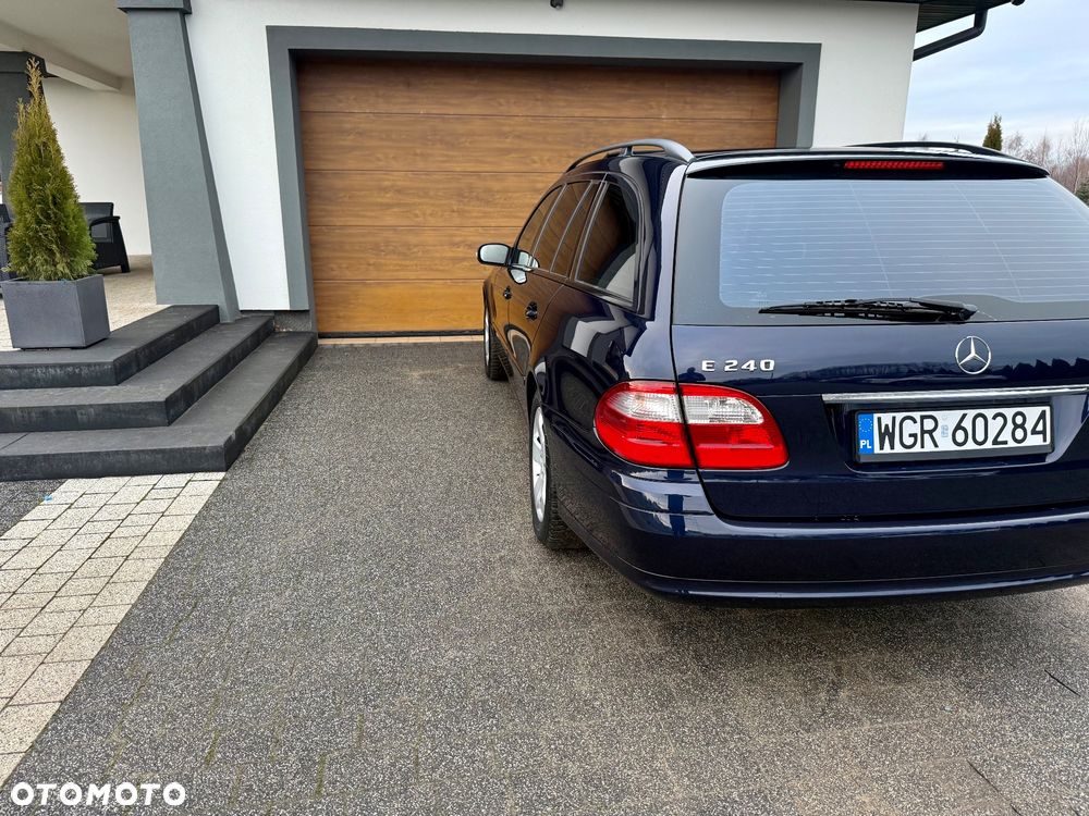 Mercedes-Benz Klasa E 240 T Classic - 5