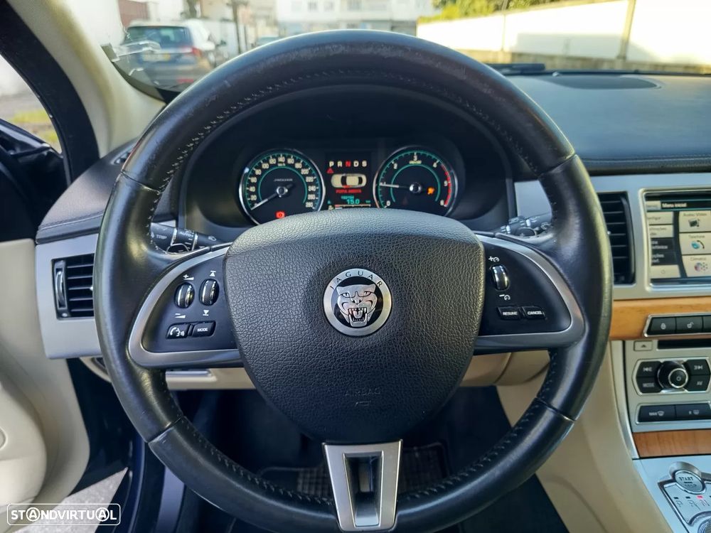 Jaguar XF 2.2 D Premium Luxury - 16
