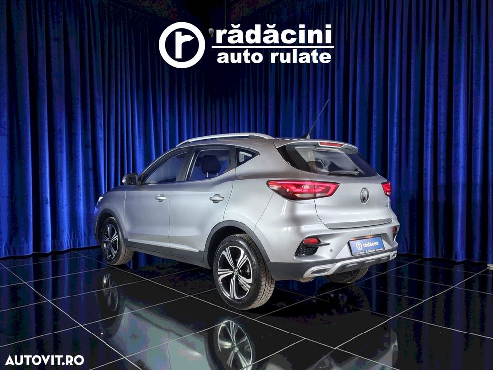 MG ZS - 8