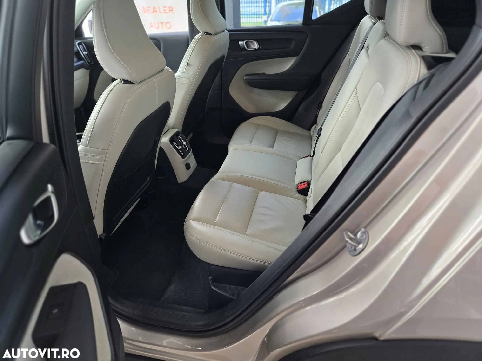 Volvo XC 40 - 24