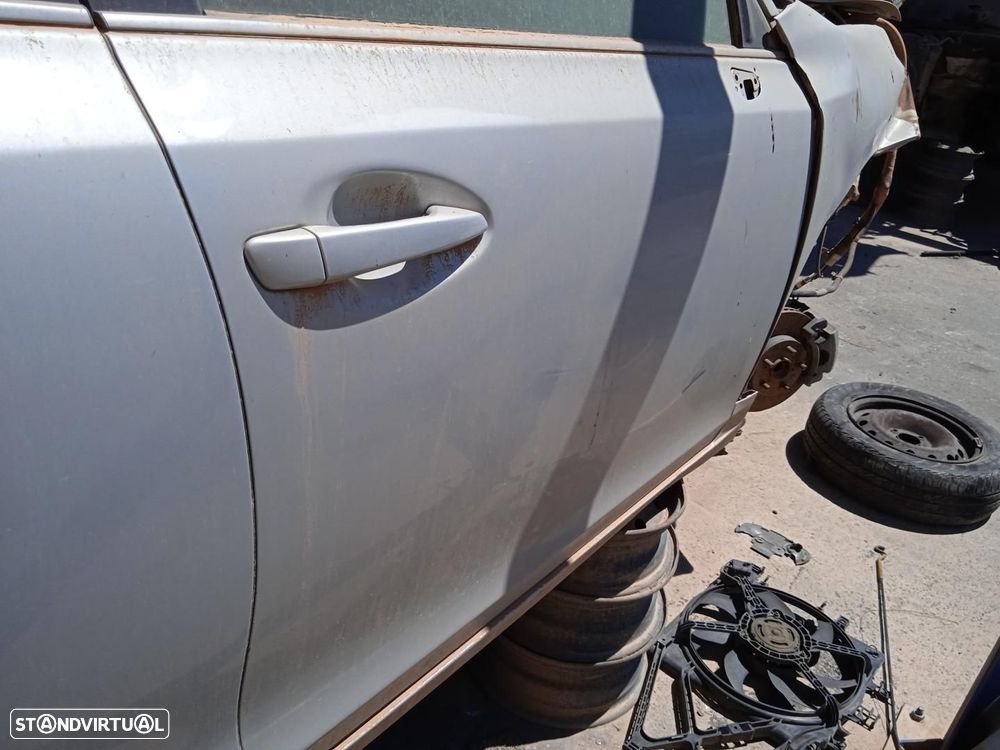 PORTA FRENTE DIREITA LEXUS CT ZWA10 - 1