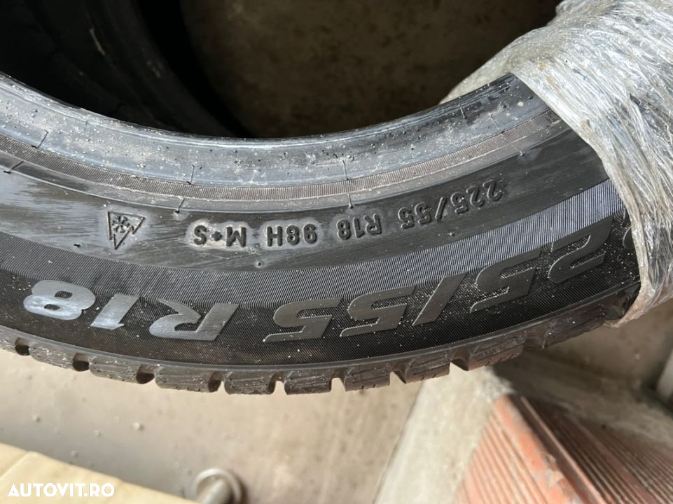 vând 4 anvelope 225/55/18 Pirelli de iarnă ca noi - 4