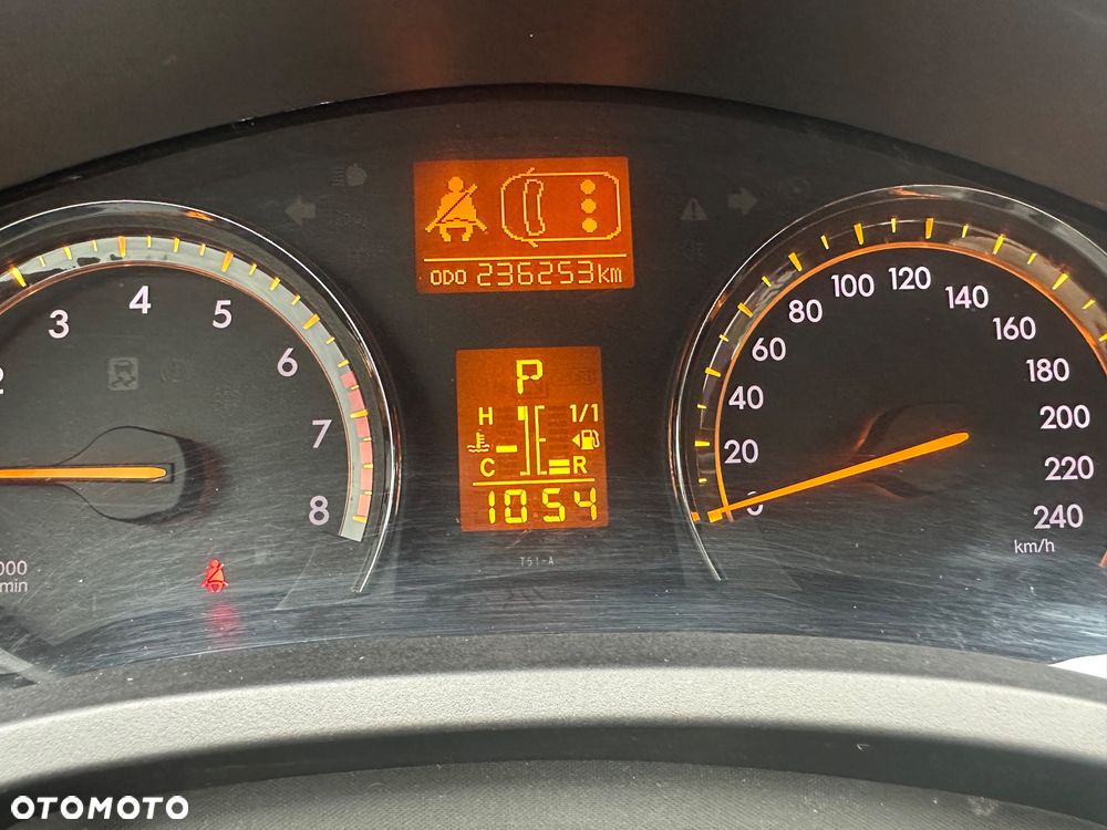 Toyota Avensis 1.8 Sol plus NAVI MS - 17