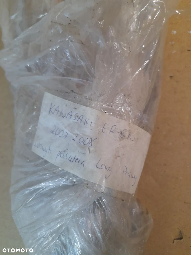 = KAWASAKI ER 6 N  2007-2008 UCHWYT PASAŻERA LEWY  PRAWY - 1