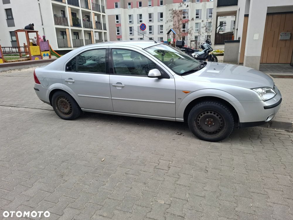 Ford Mondeo 2.5 V6 Ghia - 8