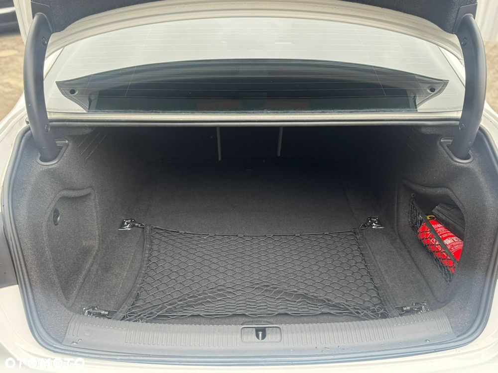 Audi A4 Limousine - 13