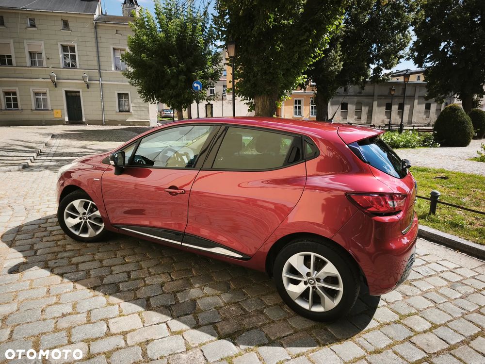 Renault Clio - 23
