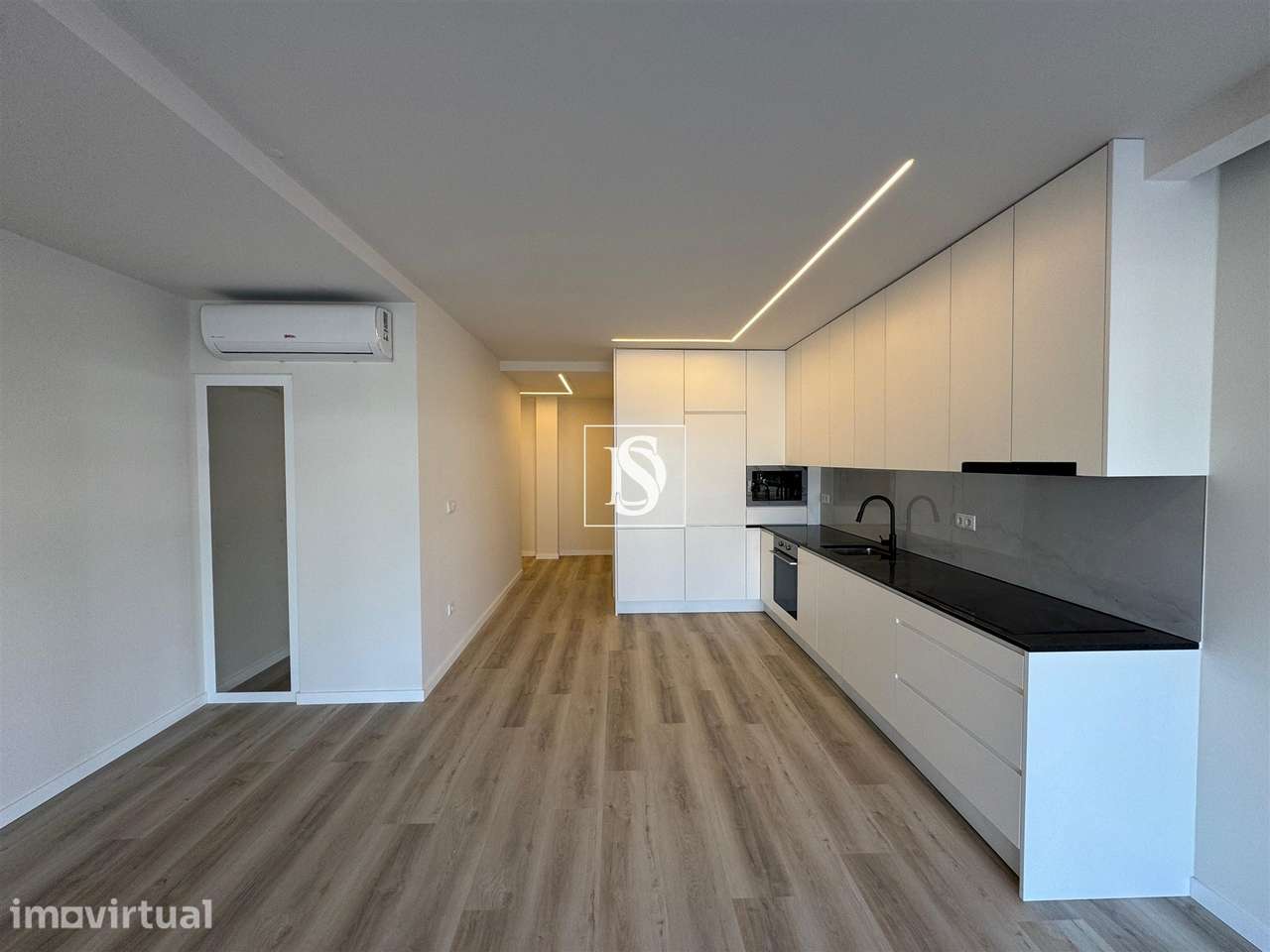 Apartamento T1+1 c/ suíte, completamente RENOVADO - Grande imagem: 3/21