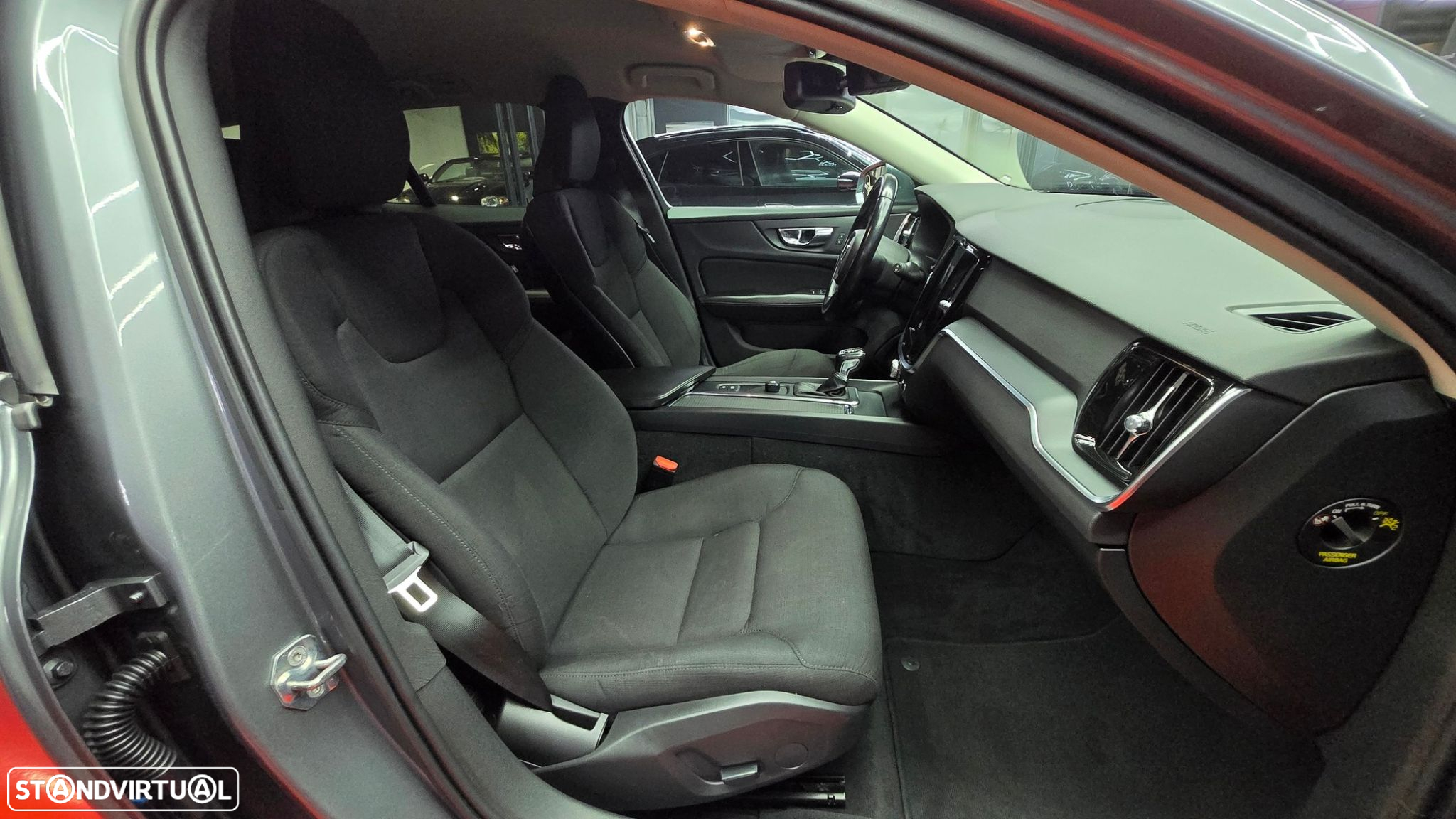 Volvo V60 2.0 D3 Momentum Geartronic - 18