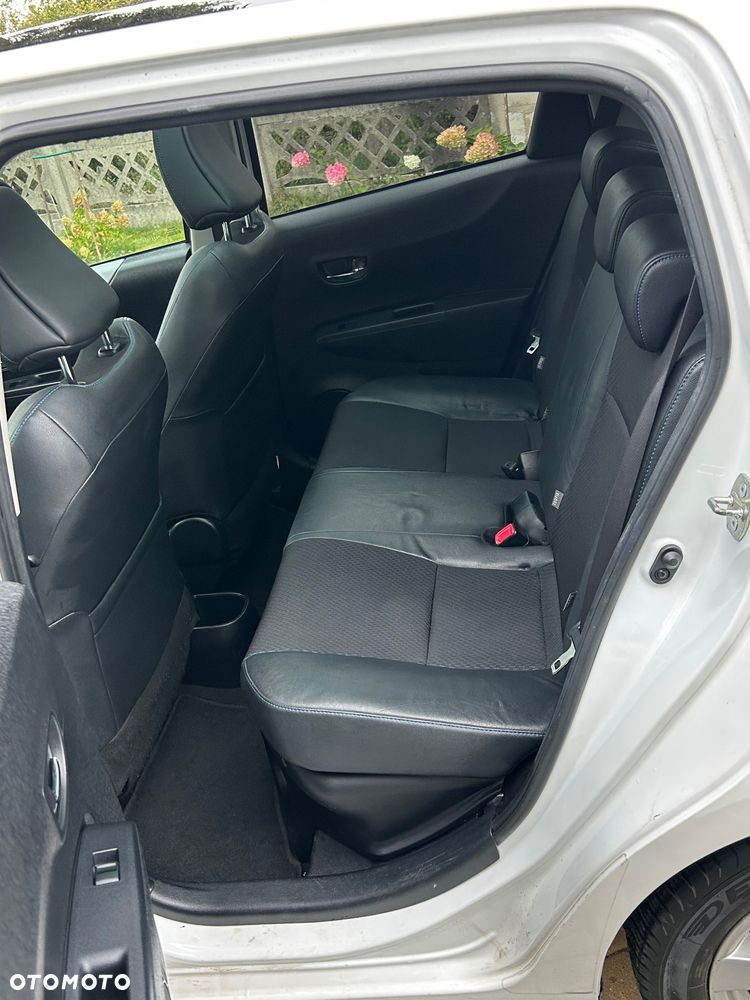 Toyota Yaris Hybrid 100 Sol - 6
