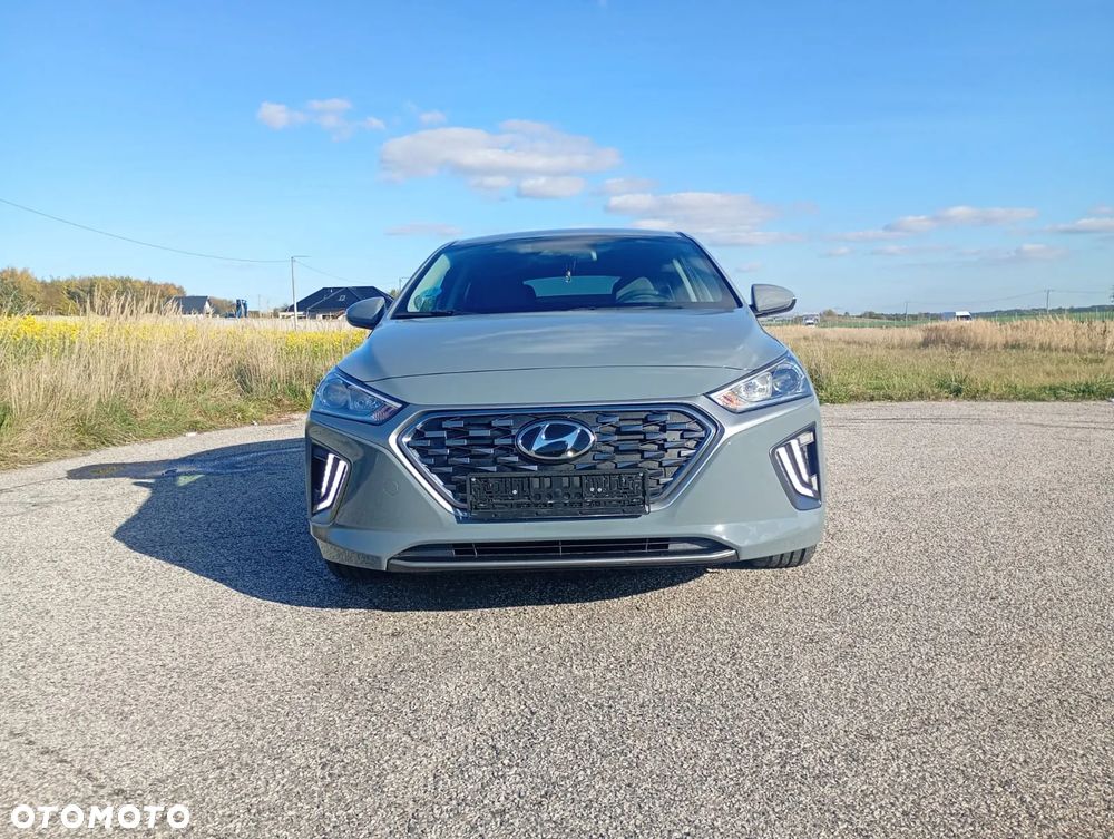 Hyundai IONIQ - 8