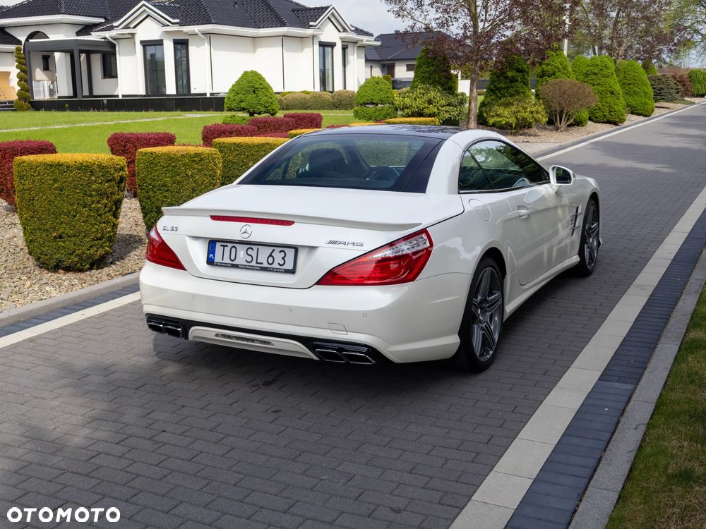 Mercedes-Benz SL 63 AMG - 12